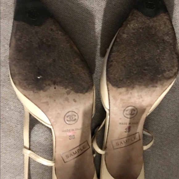 Authentic CHANEL Iconic Cap Toe Slingbacks Heels - Picture 3 of 5